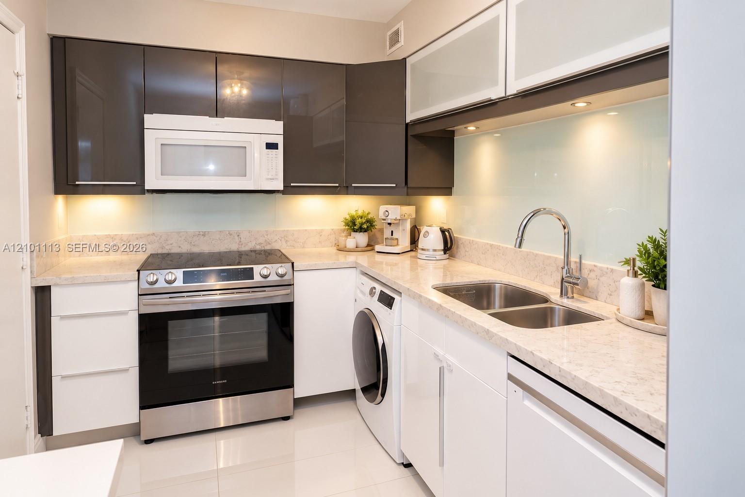 2501 S Ocean Drive 417 Available January 14) Property Photo 5