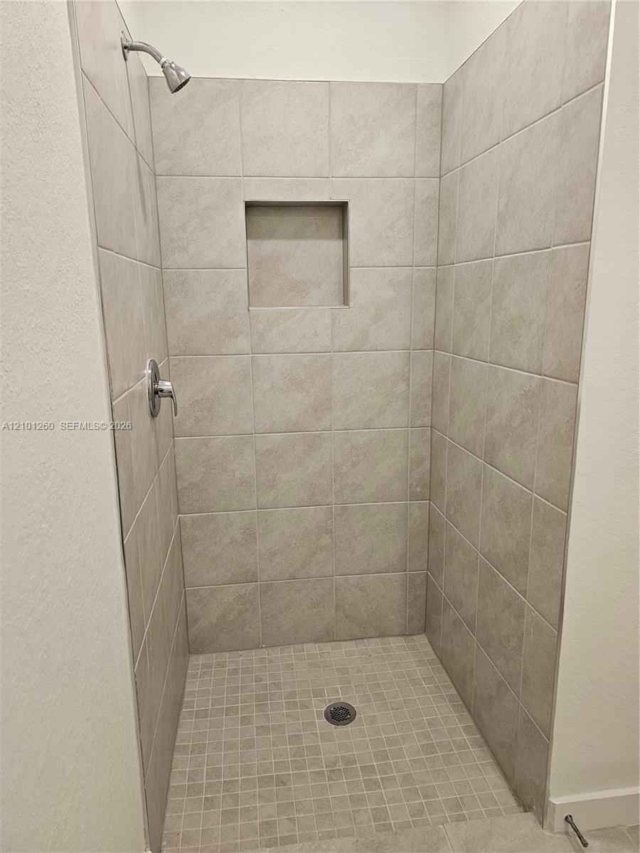481 Ne 15th Street Property Photo 9
