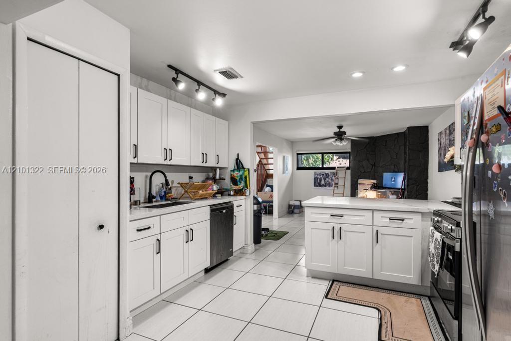 6185 Live Oak Court C Property Photo 11