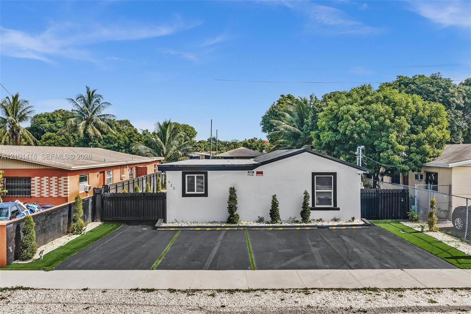 923 Nw 110th Street Property Photo 1