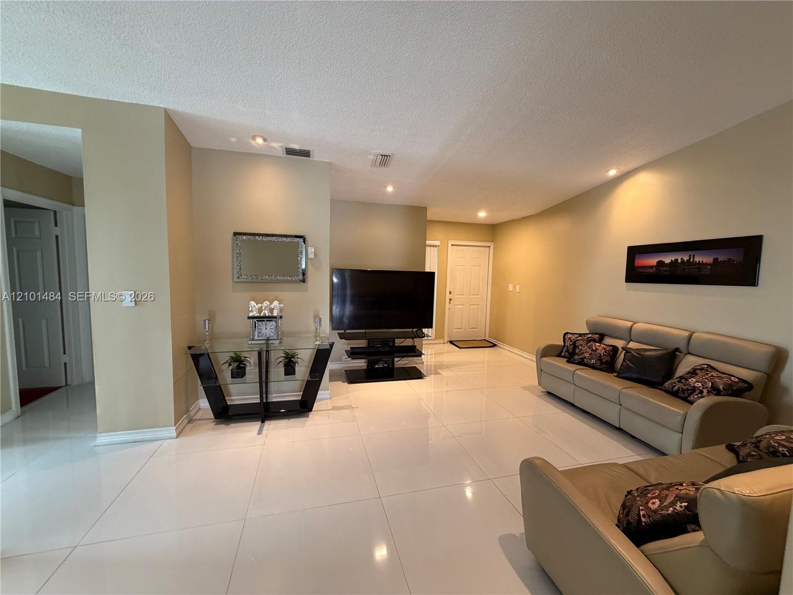 17819 Nw 66th Ct Circle Property Photo 4