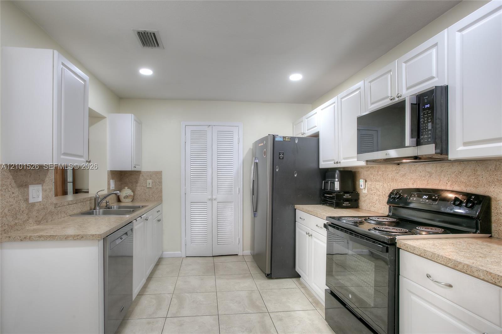 9521 Nw 18th Manor Property Photo 15