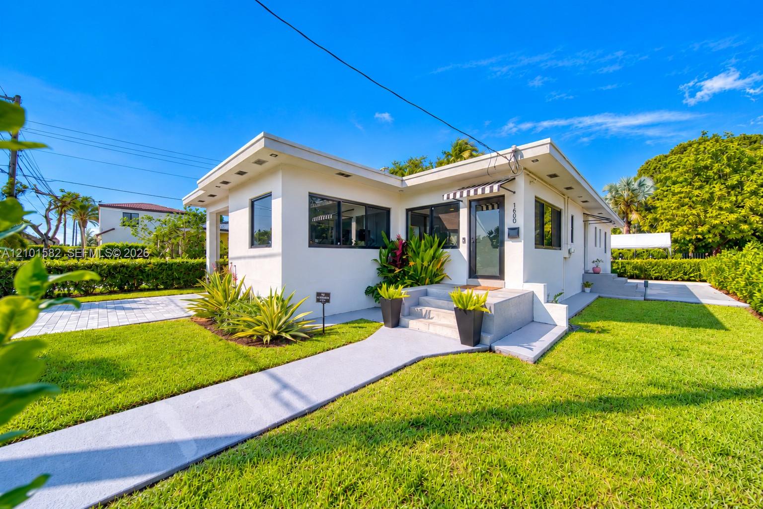 1600 SW 17th Avenue Property Photo 1