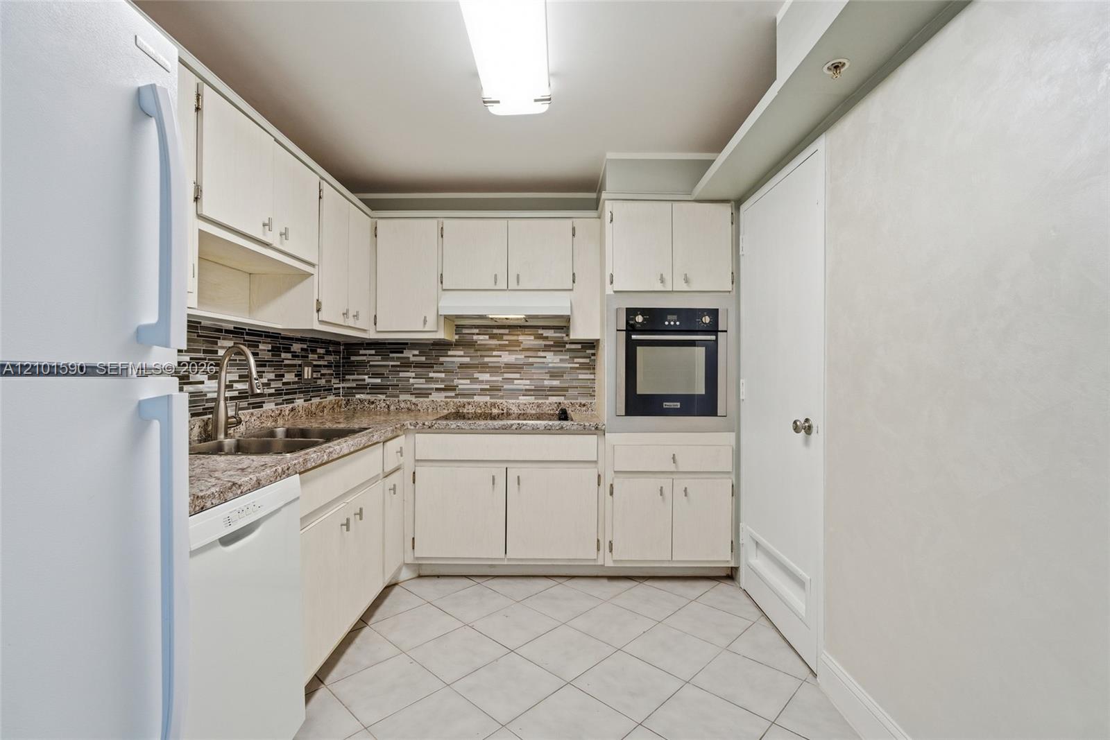 400 Kings Point Drive 1404 Property Photo 6