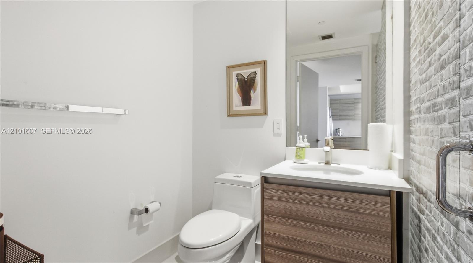 121 Ne 34th Street 1106a Property Photo 16
