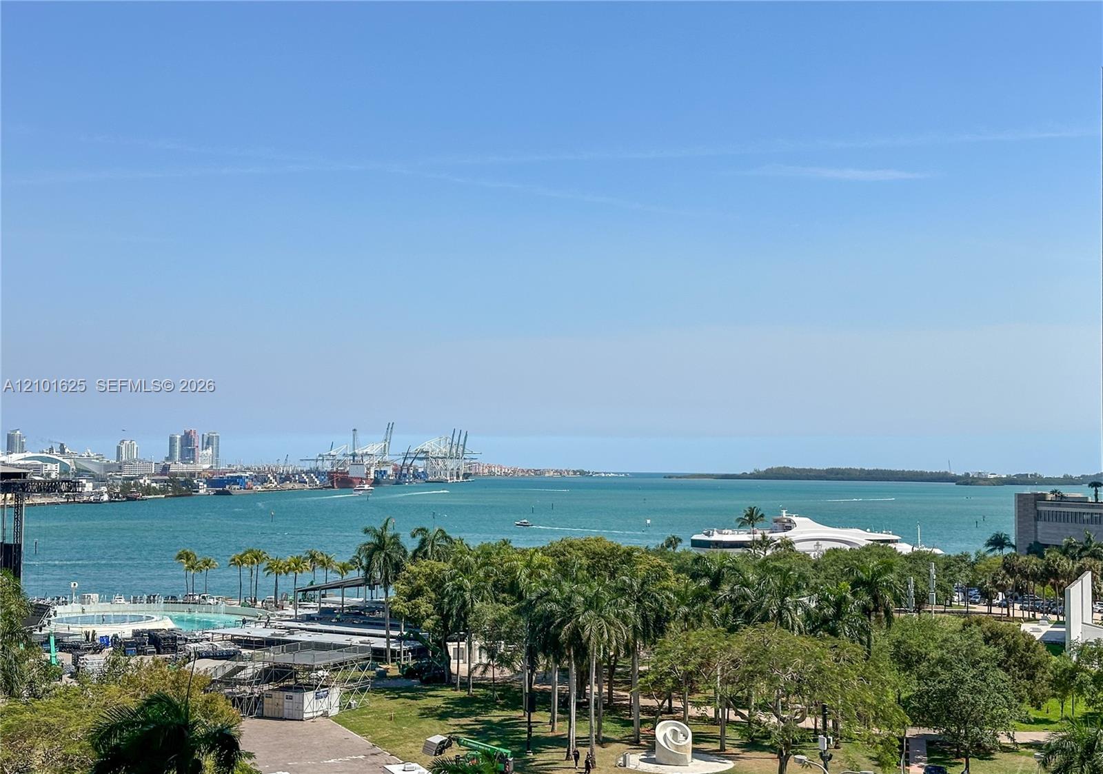 50 Biscayne Boulevard 811 Property Photo 1