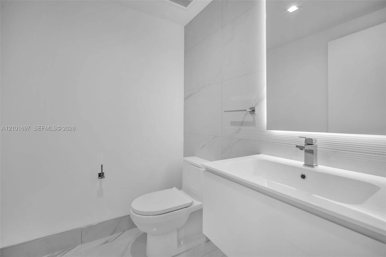 1170 E Hallandale Beach Boulevard 1806 Property Photo 19