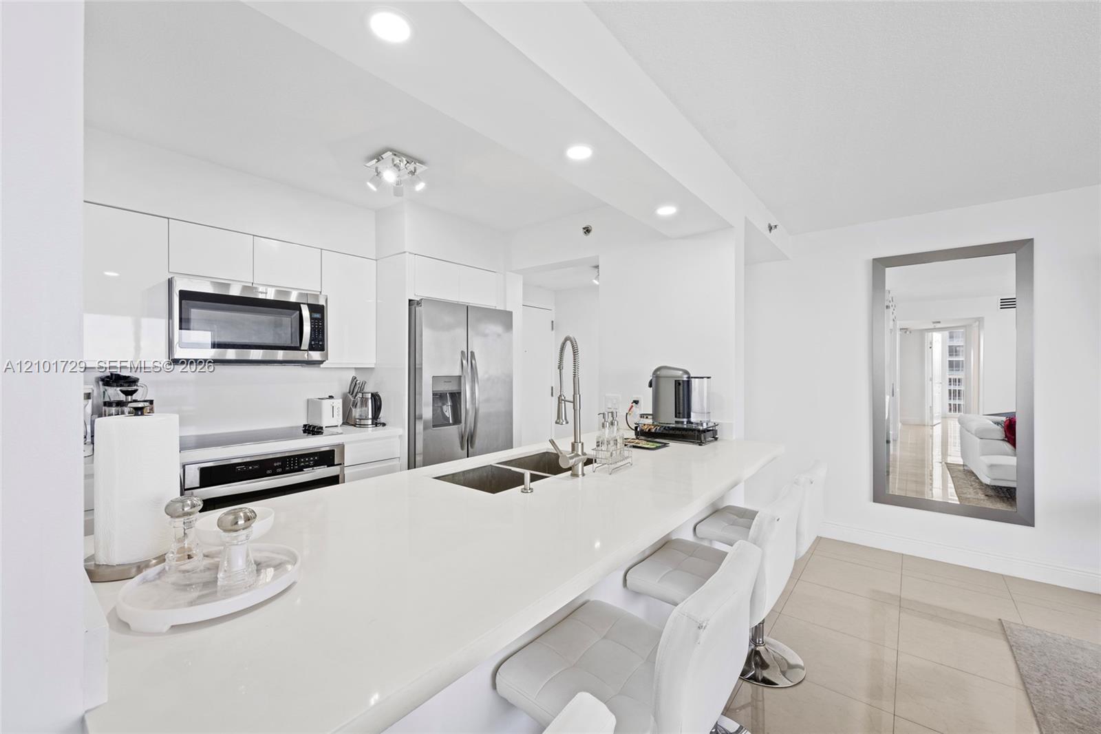 1200 Brickell Bay Drive 3701 Property Photo 6