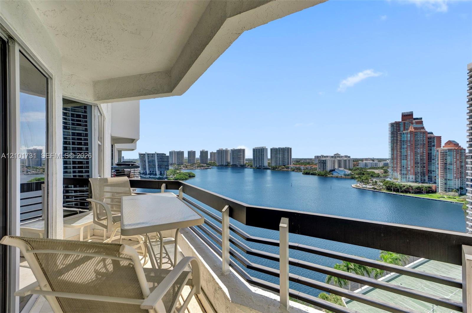 3600 Mystic Pointe Drive Ph3 Property Photo 1