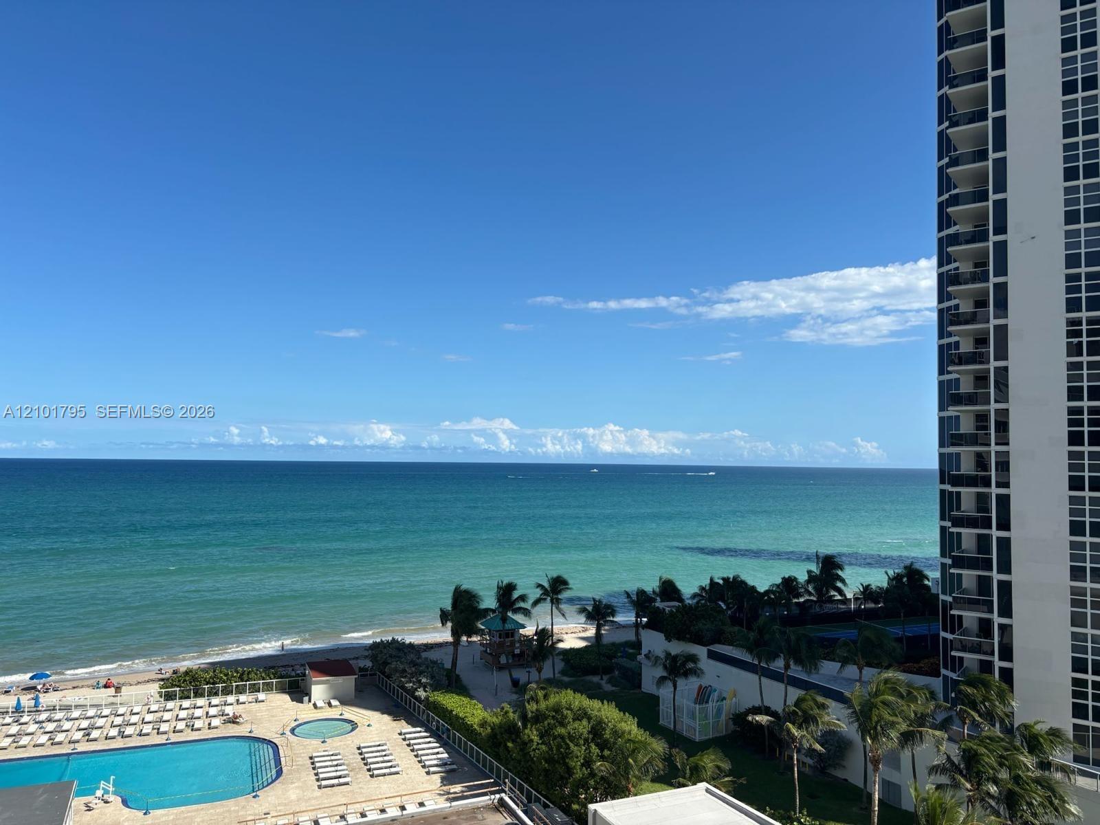 19201 Collins Avenue 747 Property Photo 1