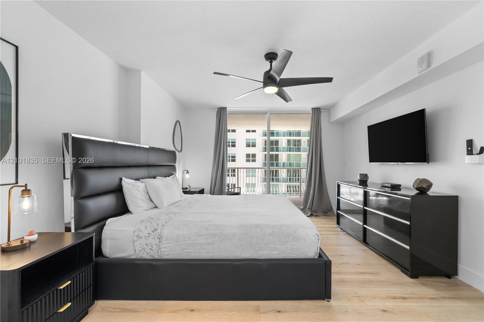 1200 Brickell Bay Drive 1907 Property Photo 15
