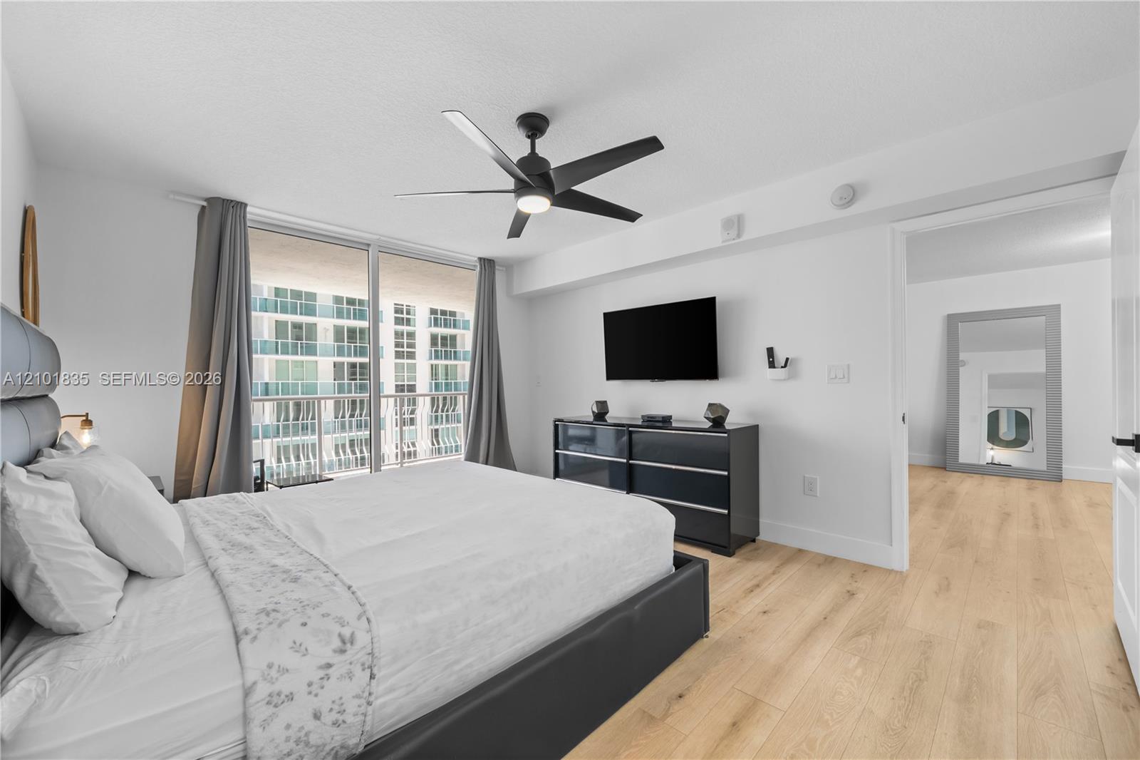 1200 Brickell Bay Drive 1907 Property Photo 16