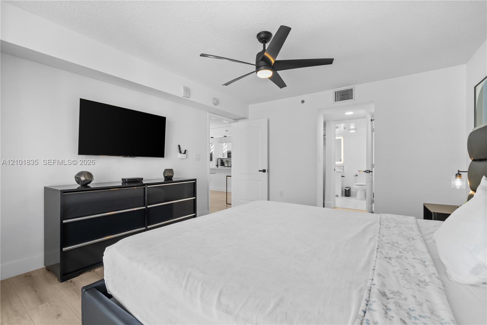 1200 Brickell Bay Drive 1907 Property Photo 21
