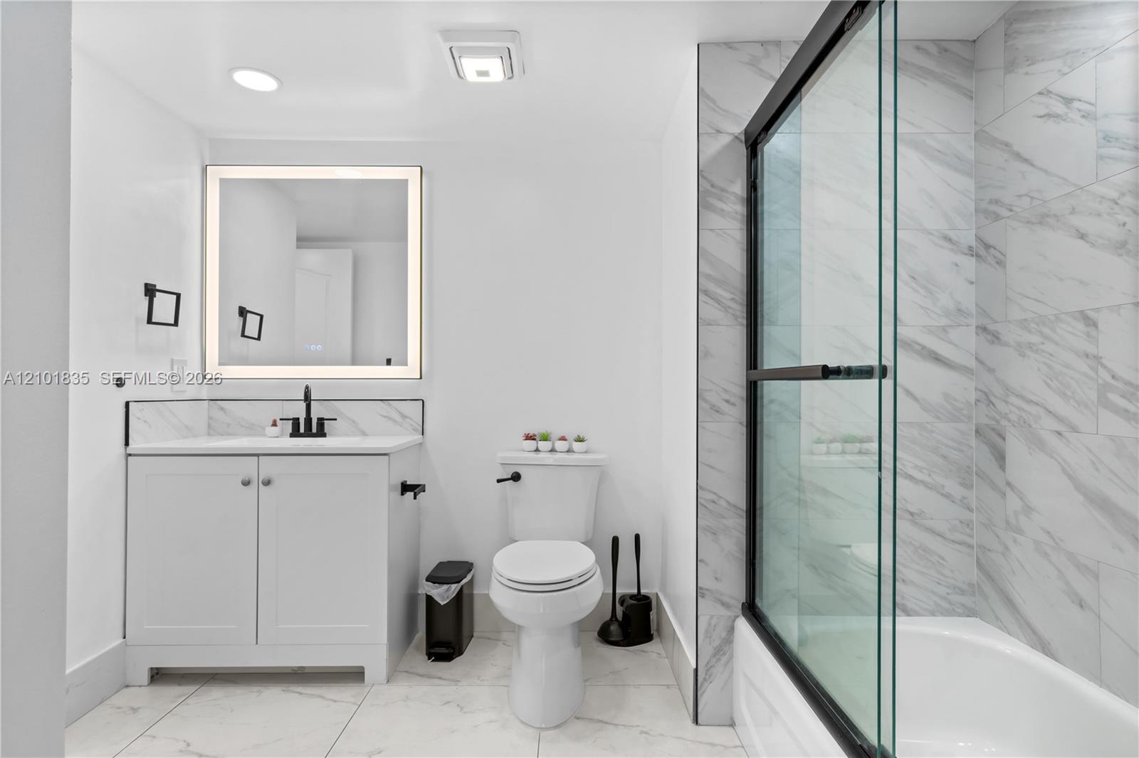 1200 Brickell Bay Drive 1907 Property Photo 24