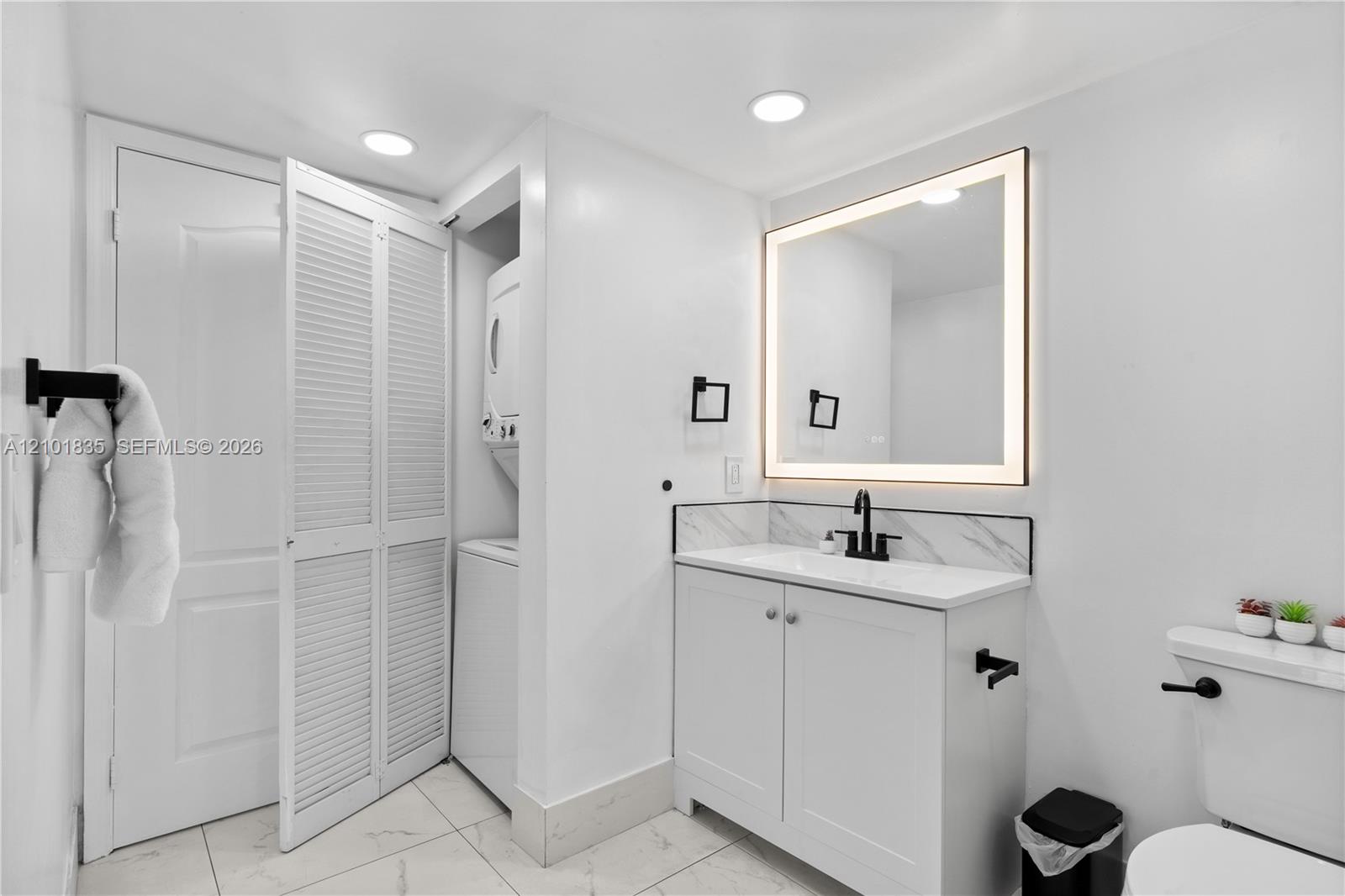 1200 Brickell Bay Drive 1907 Property Photo 25