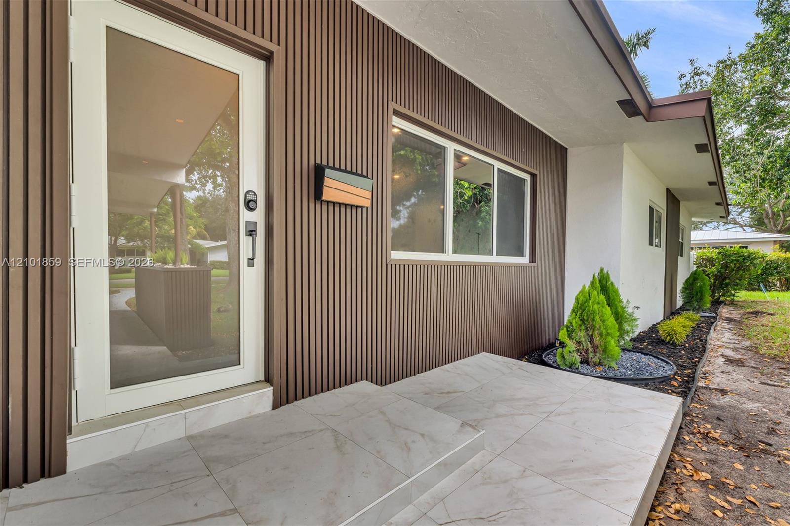 724 Garden Court Property Photo 1