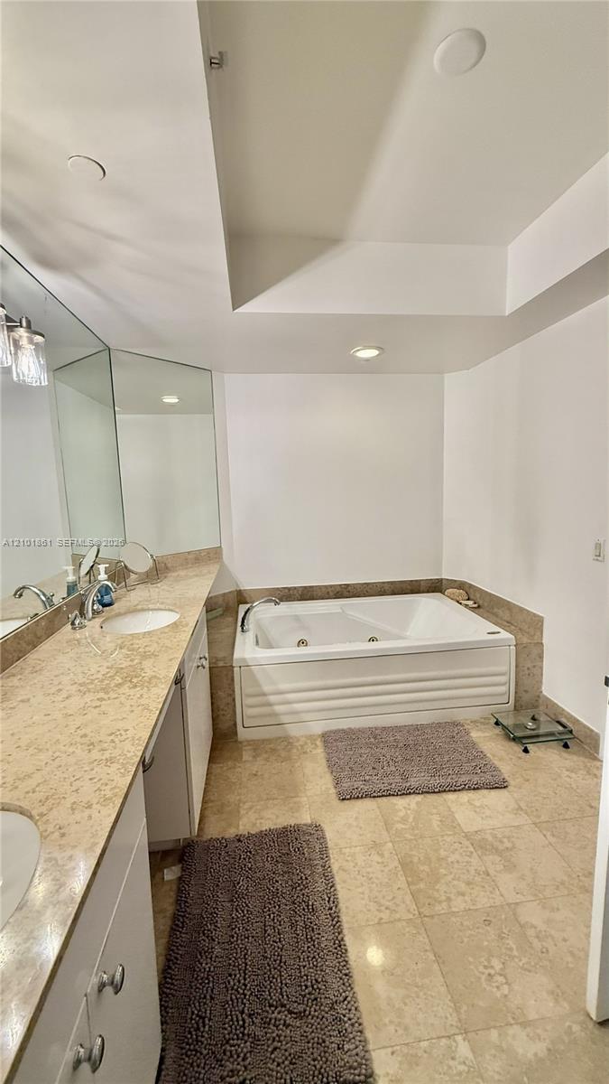 4779 Collins Avenue 1908 Property Photo 16