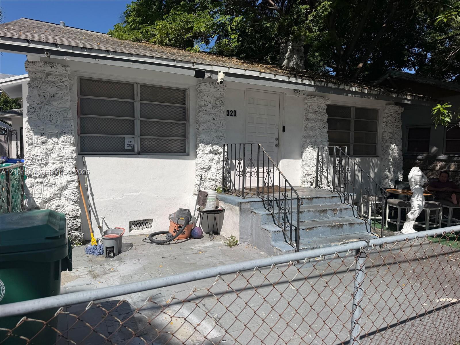 320 NW 11th Avenue Property Photo 1