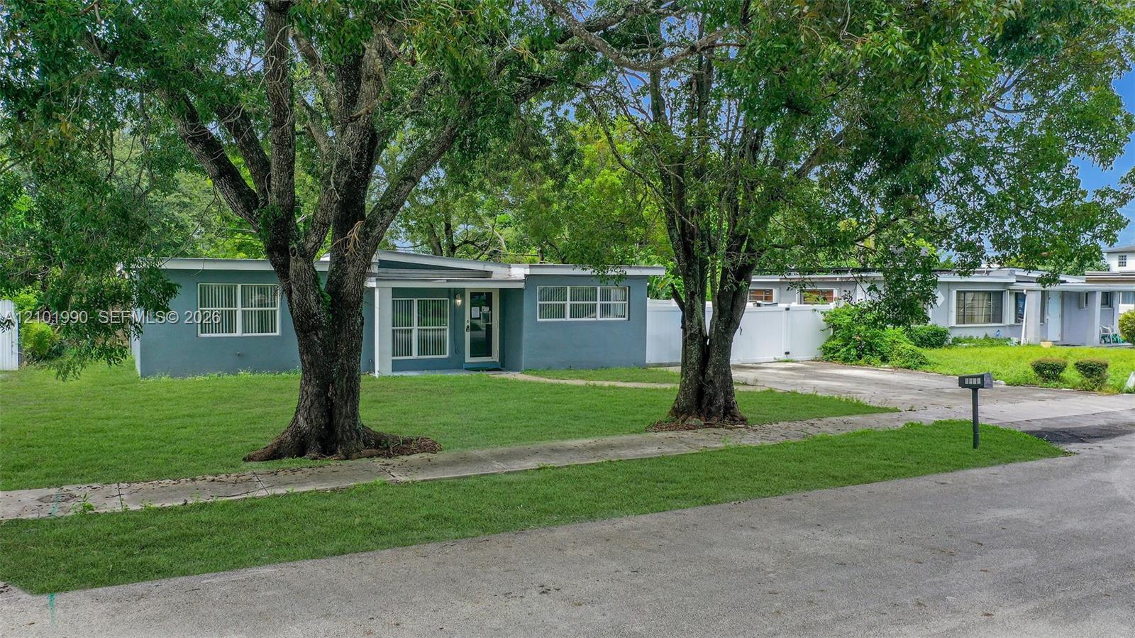 3330 Sw 59 Property Photo 1