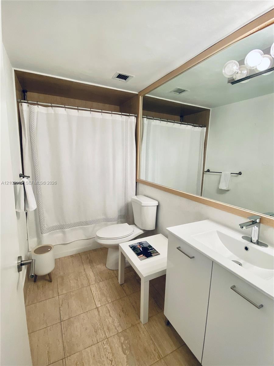 700 Biltmore Way 1115 Property Photo 4
