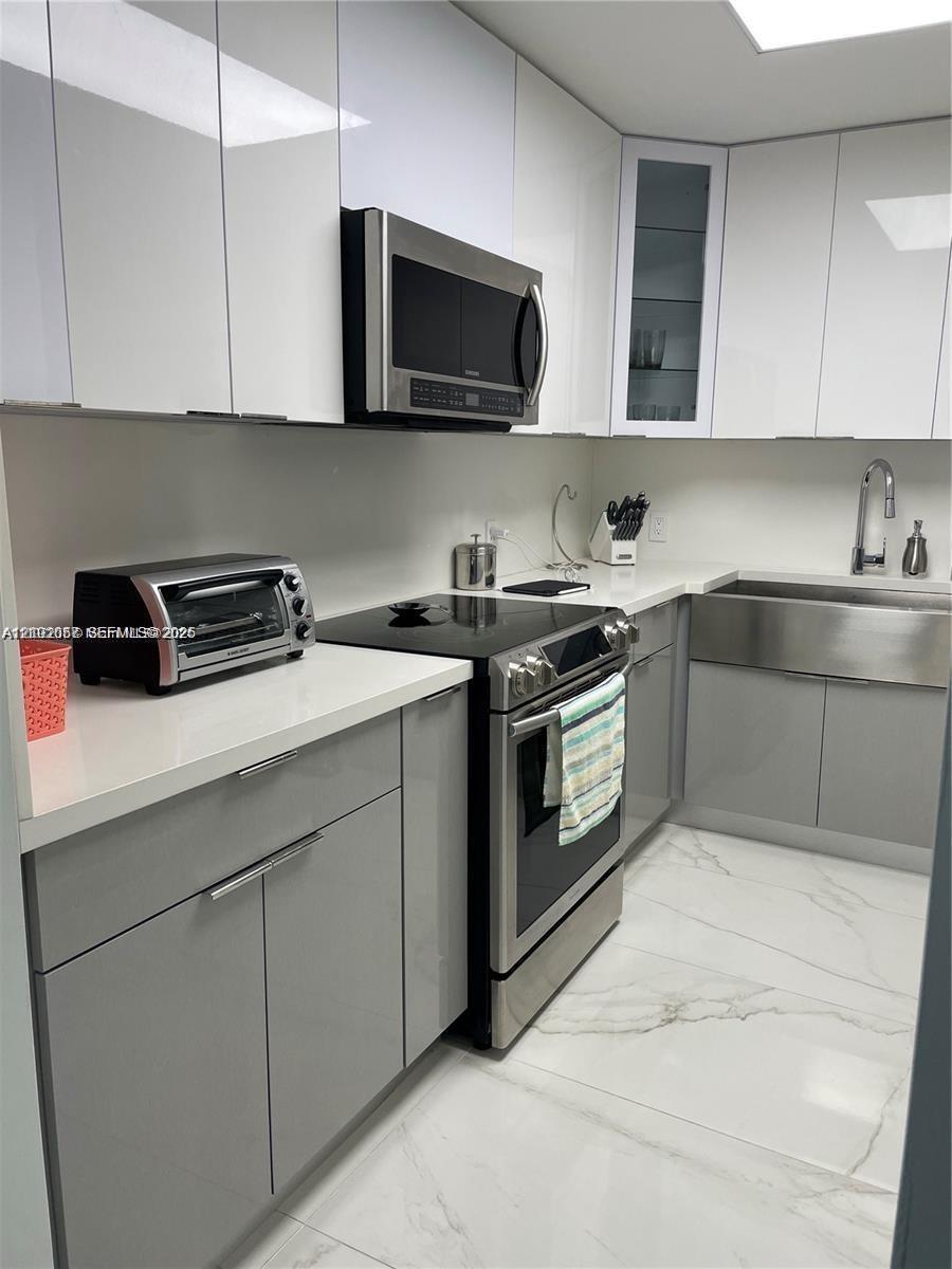 2101 S Ocean Drive 405 Property Photo 1