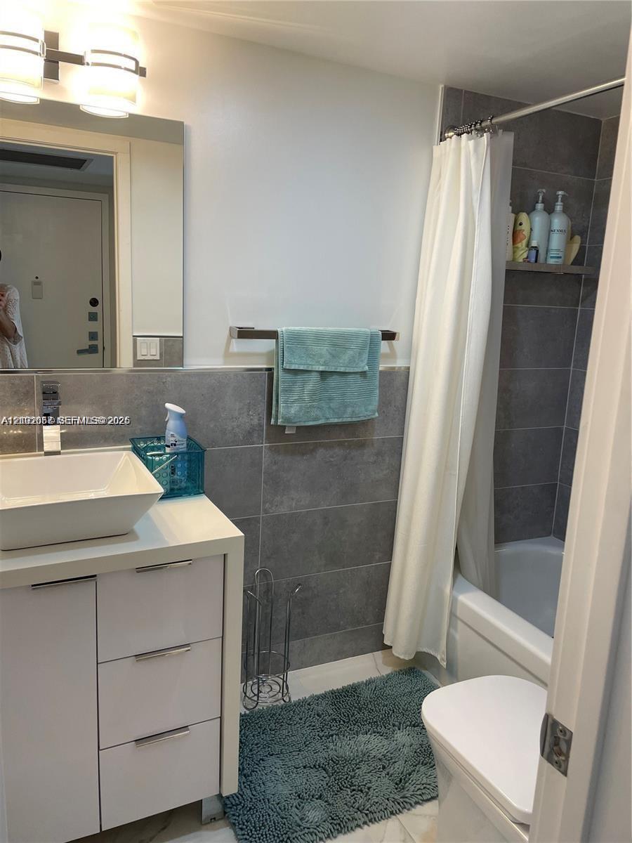 2101 S Ocean Drive 405 Property Photo 2