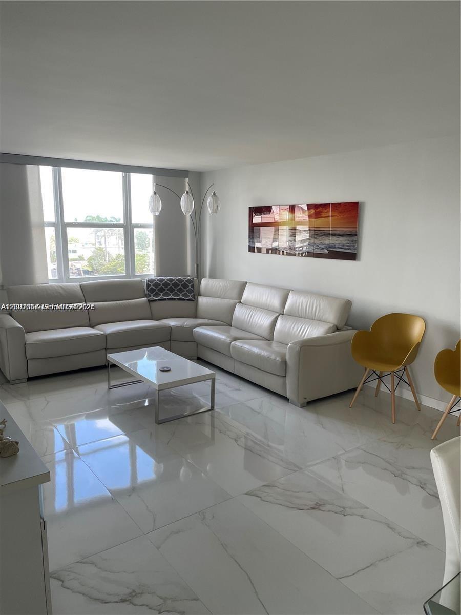 2101 S Ocean Drive 405 Property Photo 5
