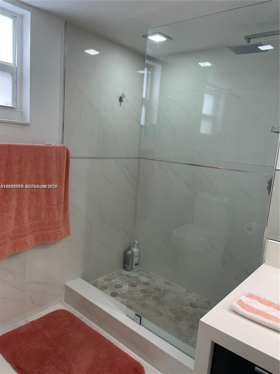 2101 S Ocean Drive 405 Property Photo 11