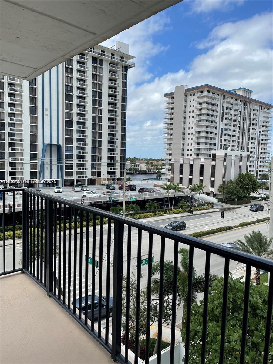 2101 S Ocean Drive 405 Property Photo 15
