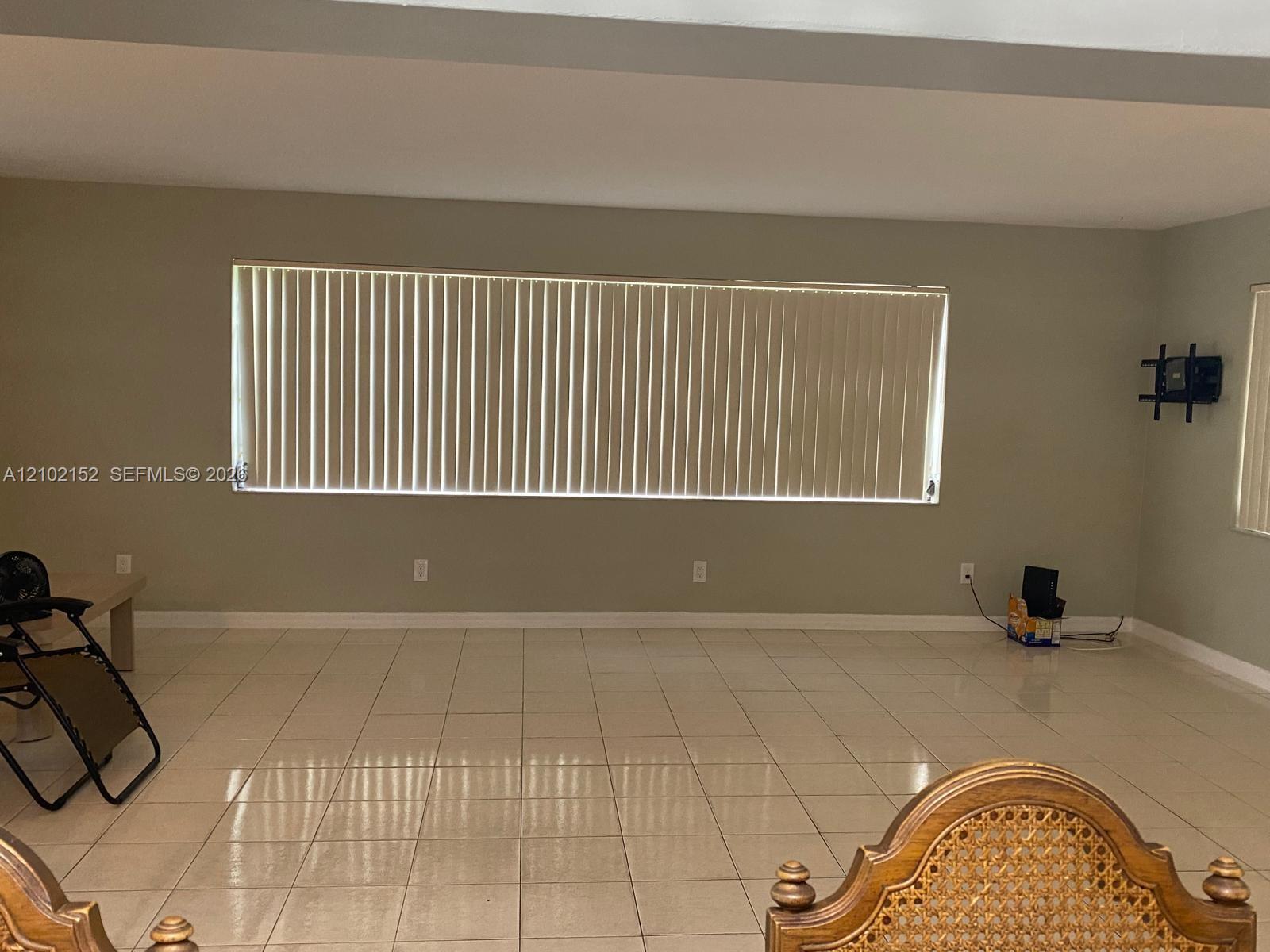 467 W 43rd Place Property Photo 2