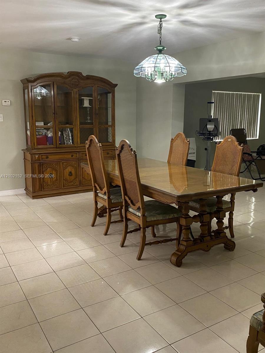 467 W 43rd Place Property Photo 8