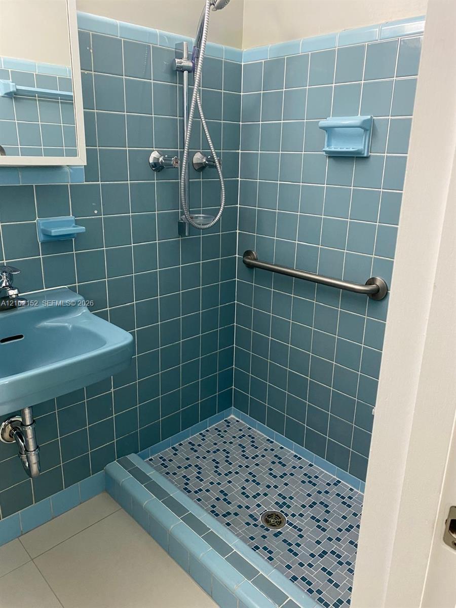 467 W 43rd Place Property Photo 15