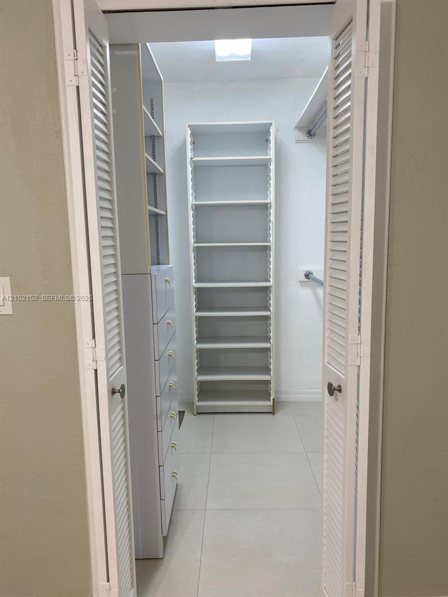 467 W 43rd Place Property Photo 17