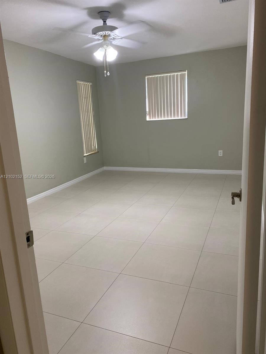 467 W 43rd Place Property Photo 20