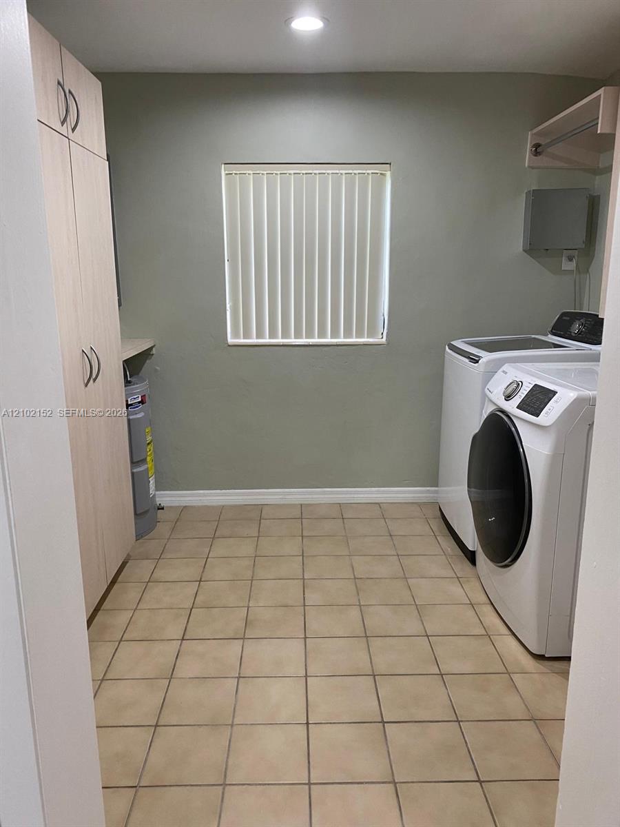467 W 43rd Place Property Photo 22