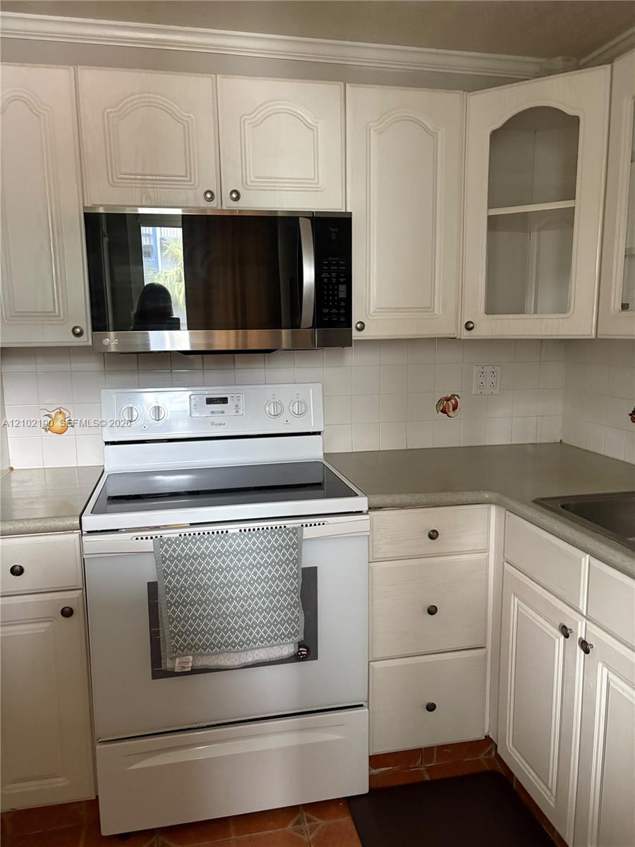 A12102190 Property Photo 6