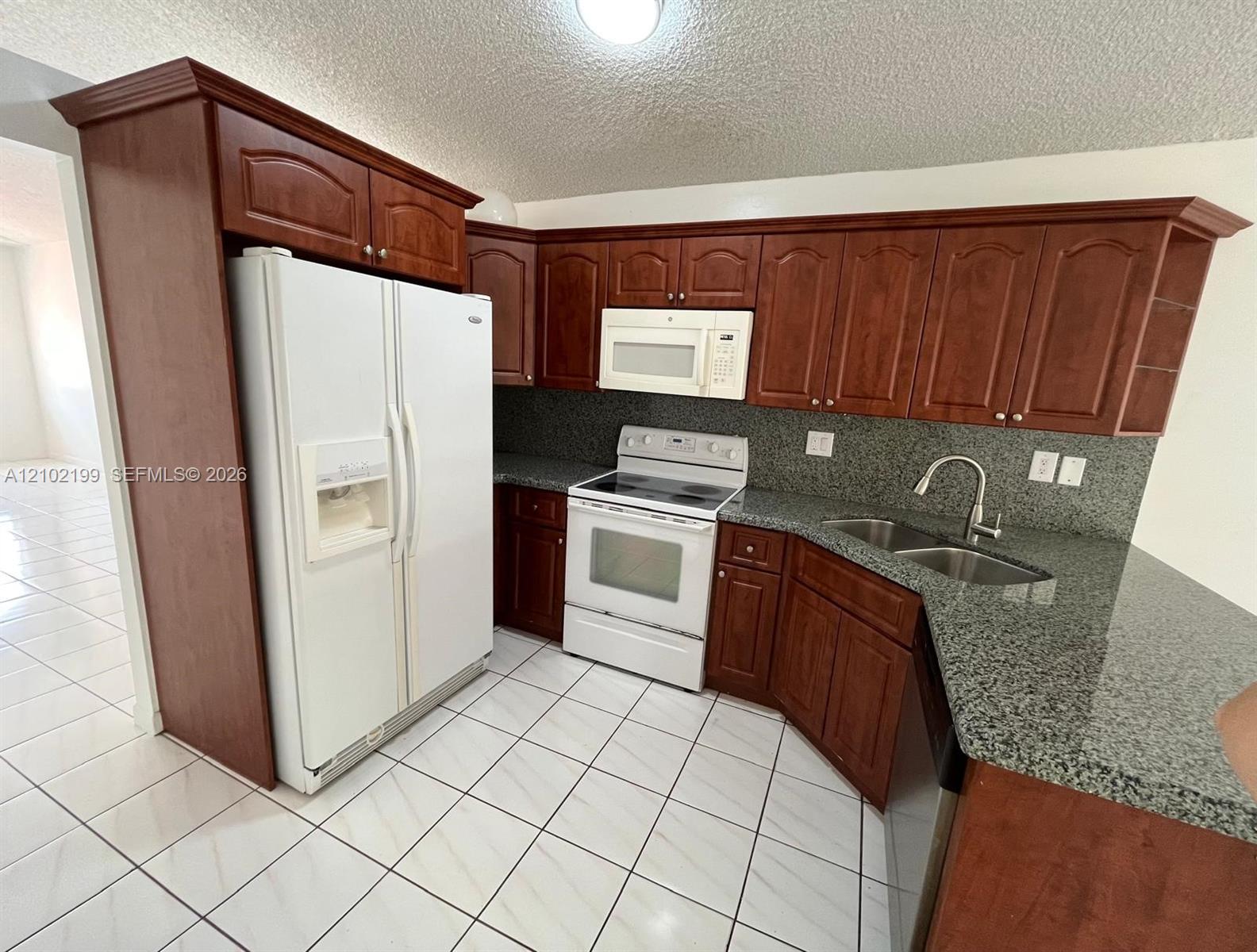 2682 W 74th Terrace Property Photo 7