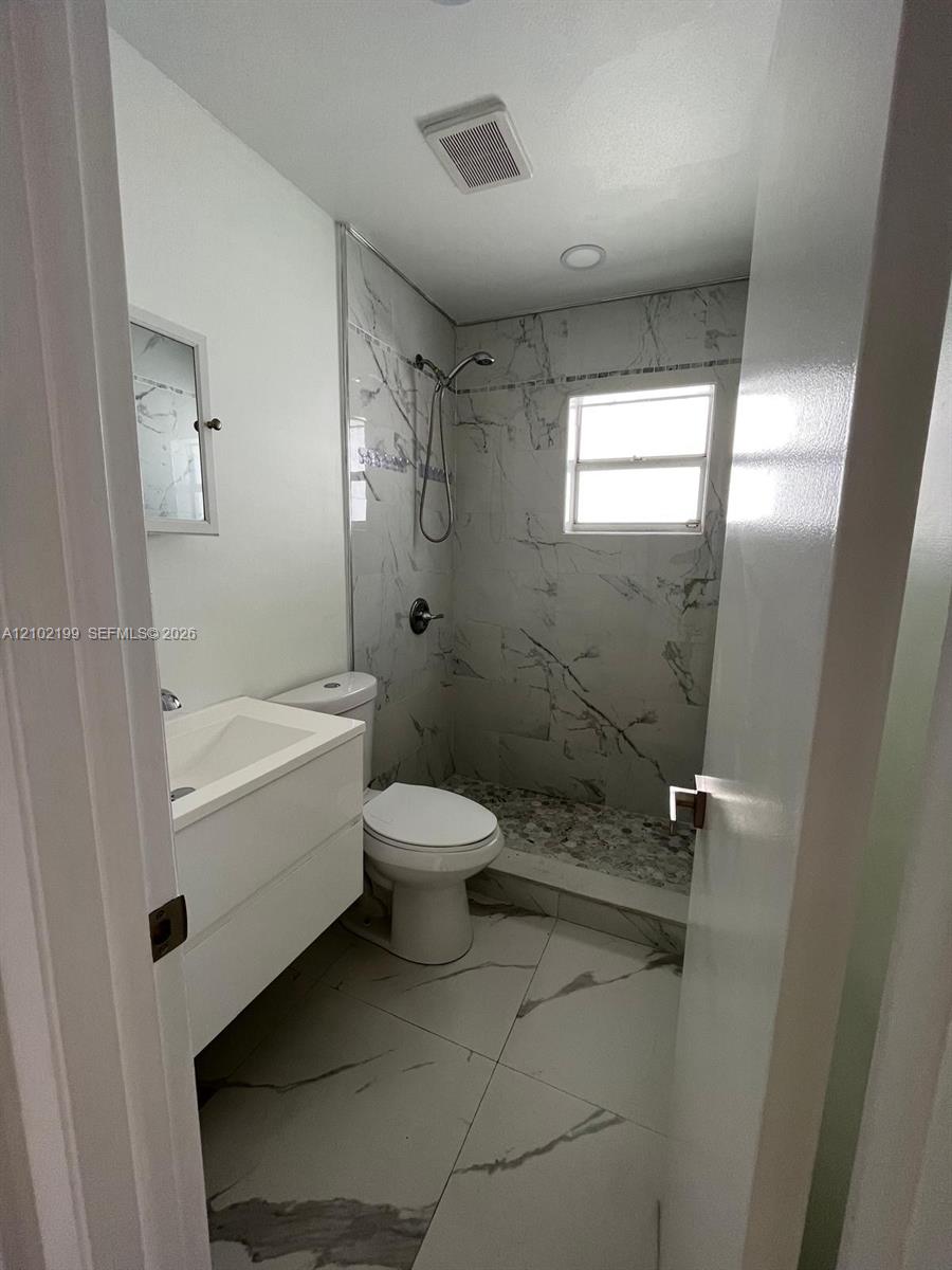2682 W 74th Terrace Property Photo 9