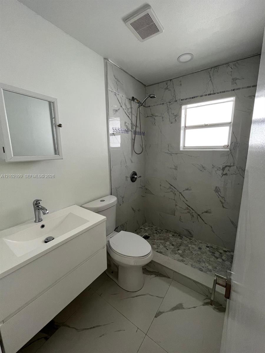 2682 W 74th Terrace Property Photo 10