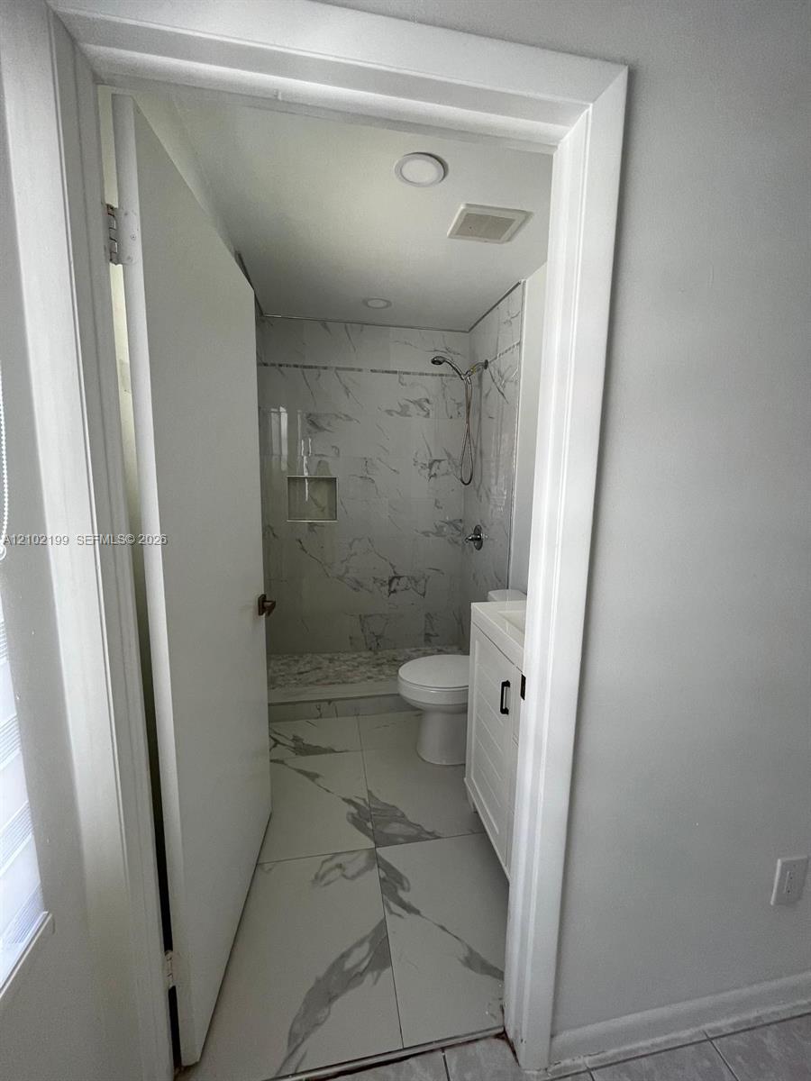 2682 W 74th Terrace Property Photo 11