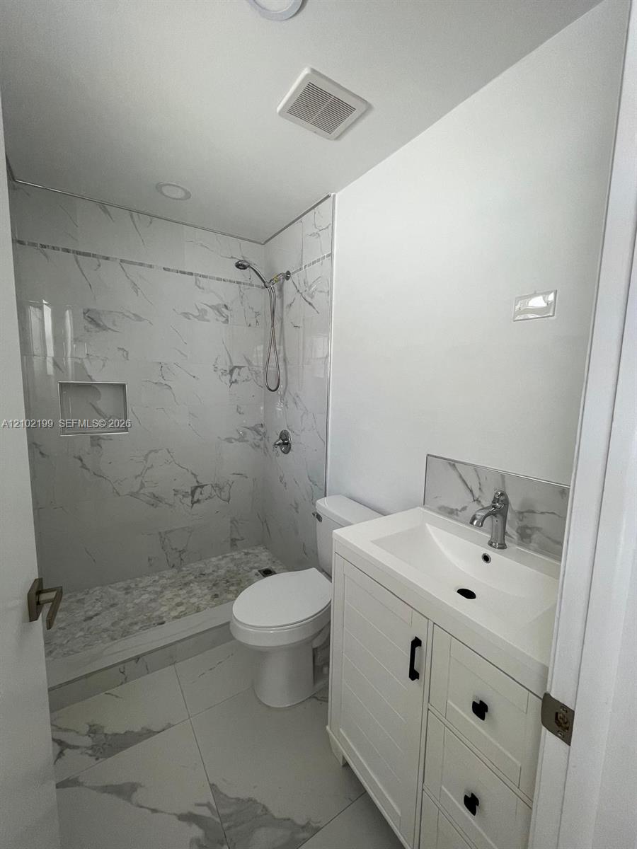 2682 W 74th Terrace Property Photo 12