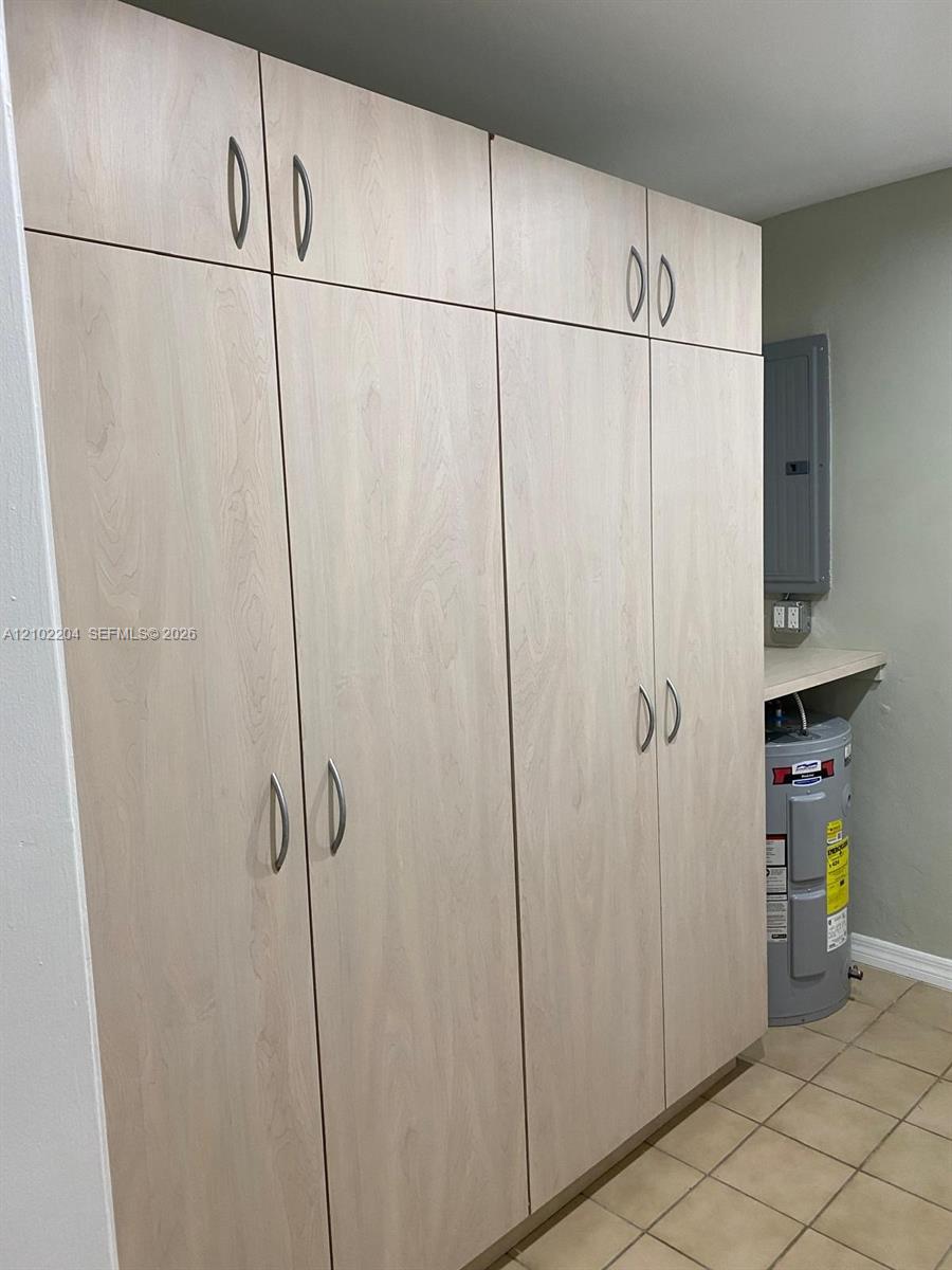 467 W 43rd Place Property Photo 14