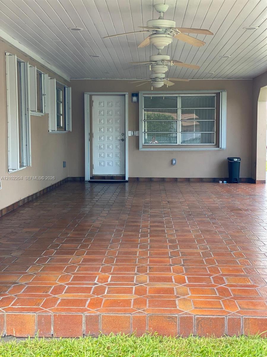 467 W 43rd Place Property Photo 15