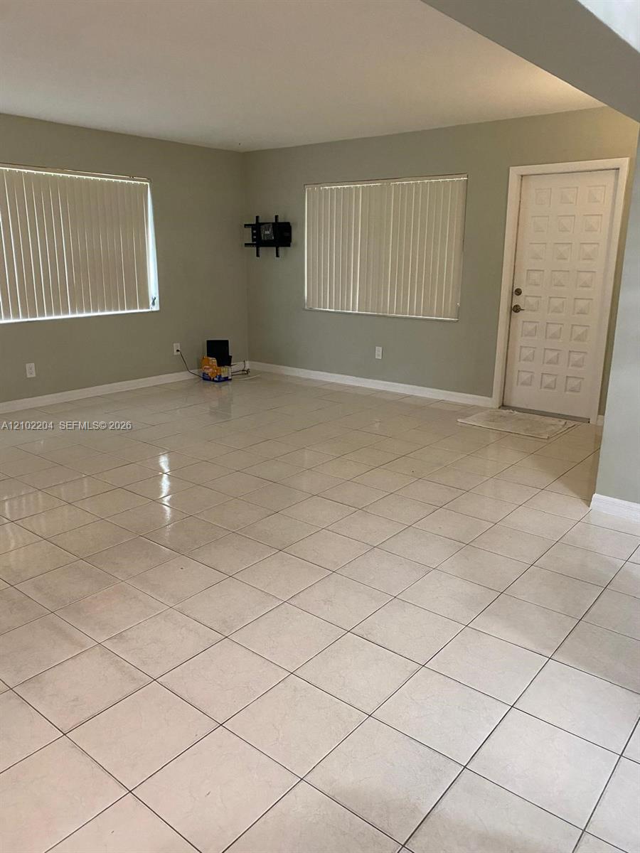 467 W 43rd Place Property Photo 17