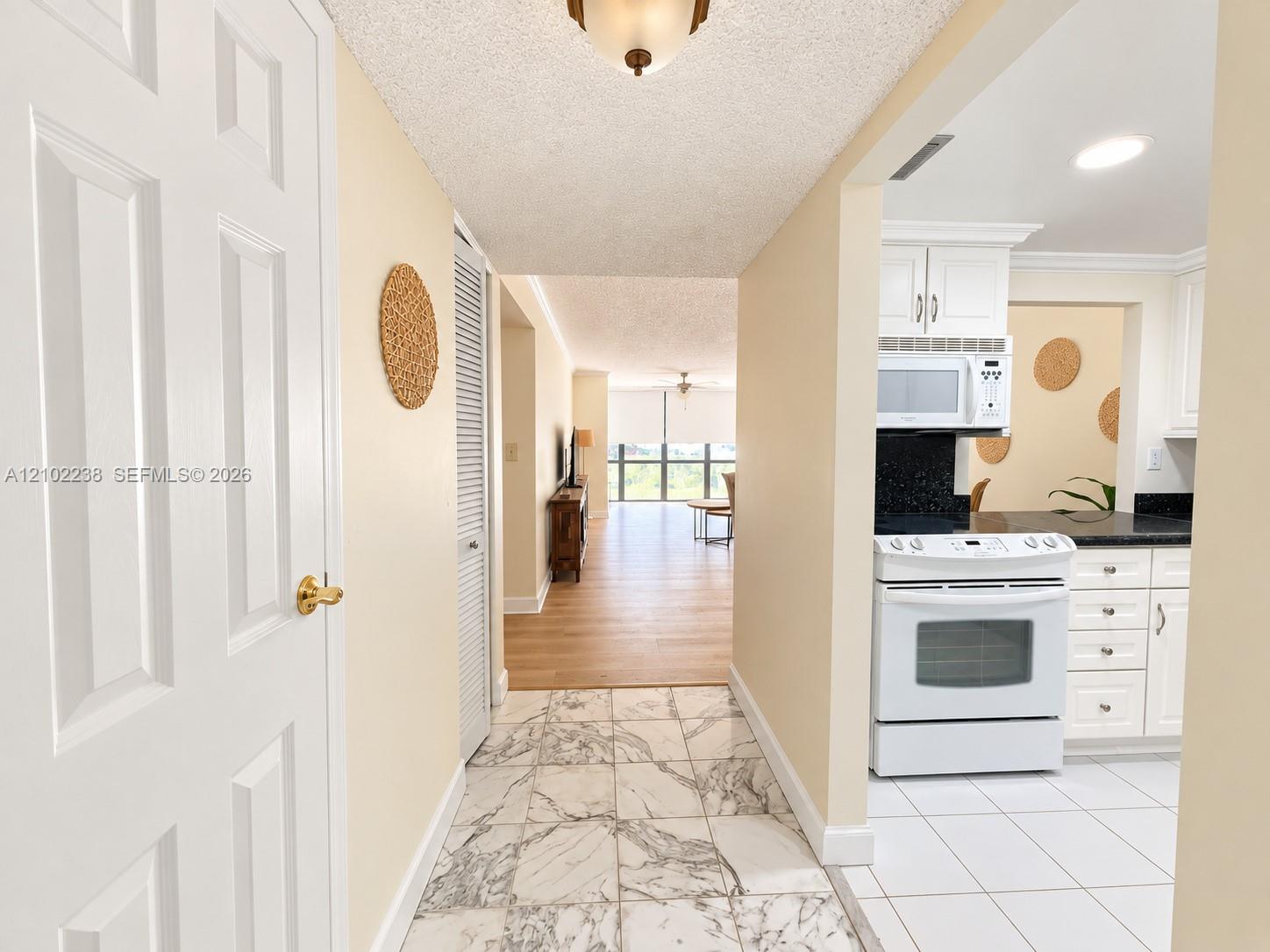 1000 Parkview Drive 127 Property Photo 11