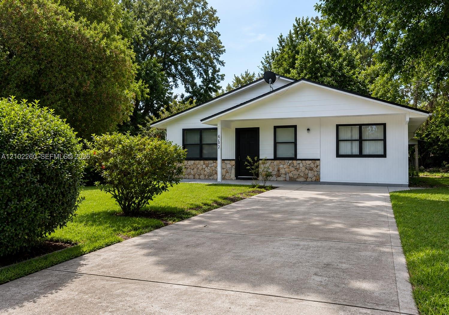 462 Sally Street Property Photo 1