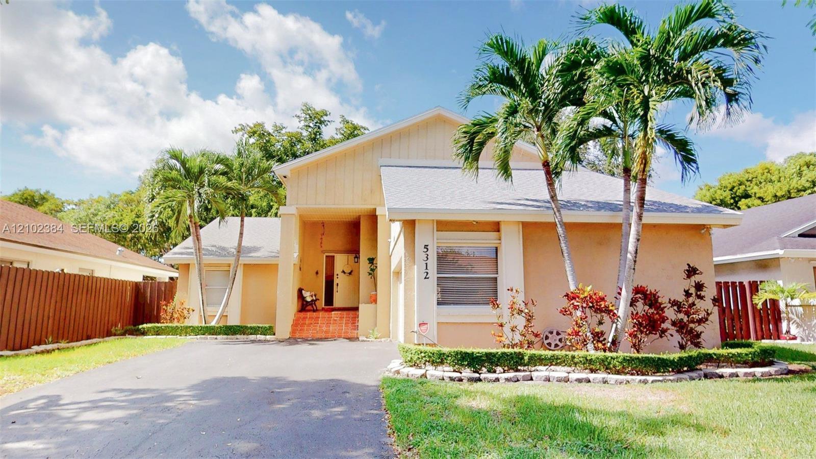 5312 Sw 151st Place Property Photo 1