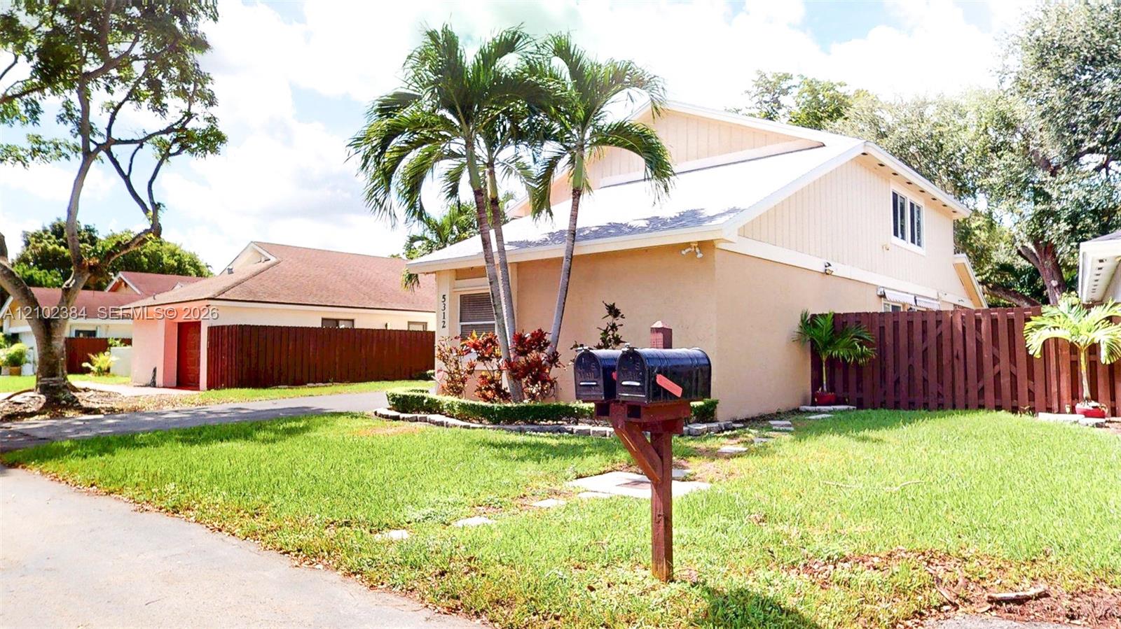 5312 Sw 151st Place Property Photo 2