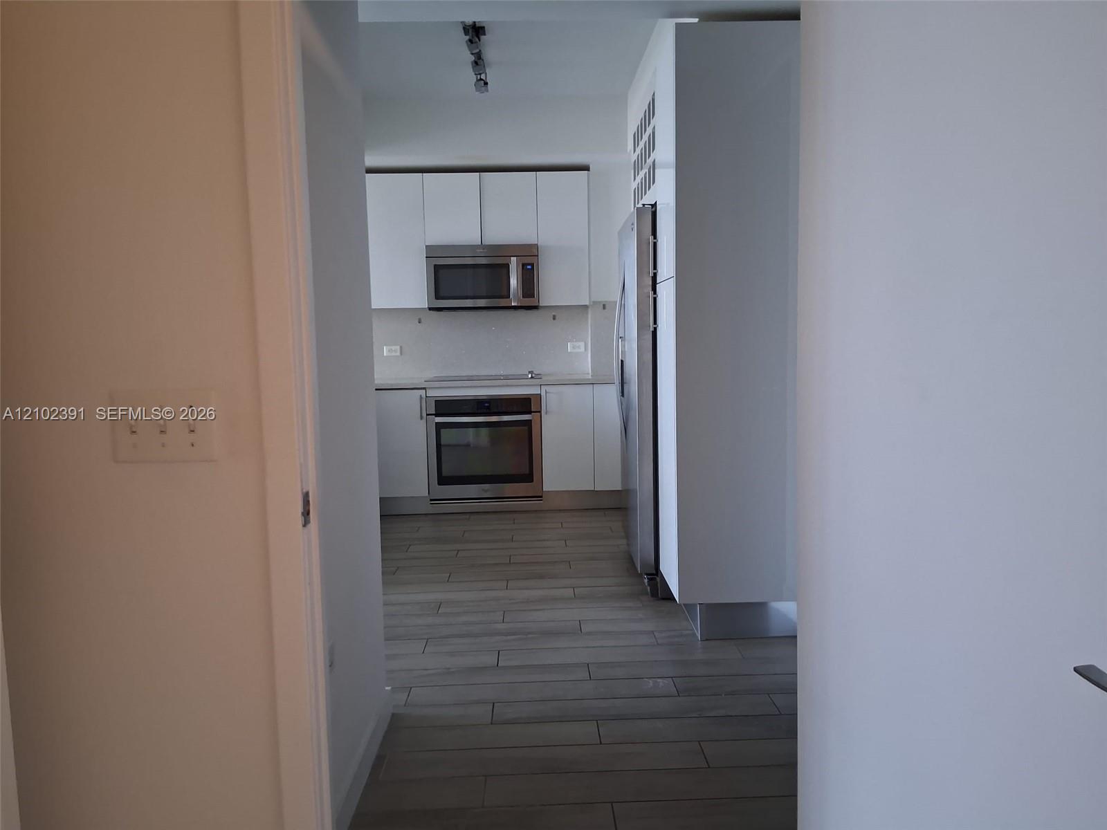 999 Sw 1st Avenue 2410 Property Photo 2