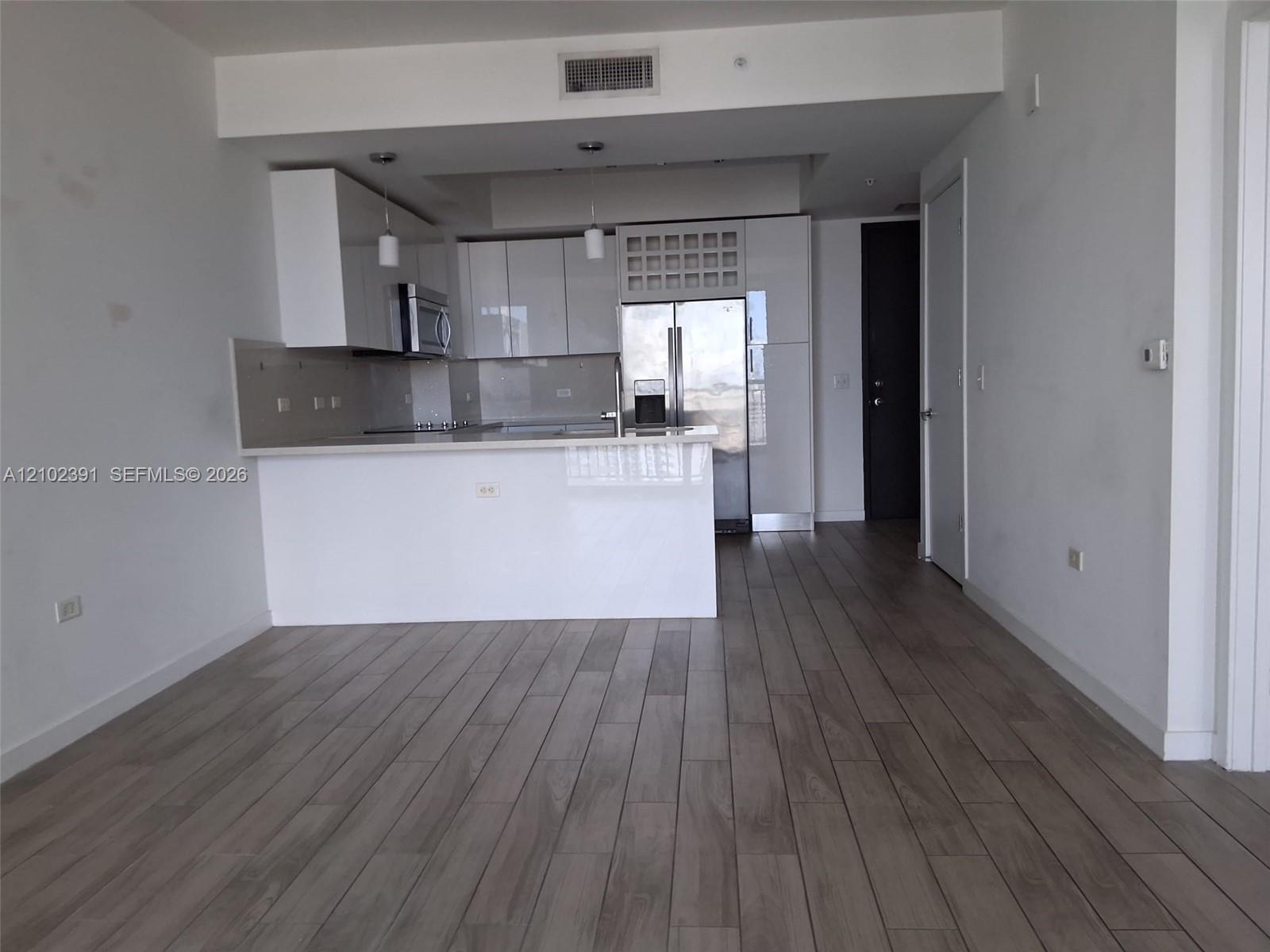 999 Sw 1st Avenue 2410 Property Photo 3